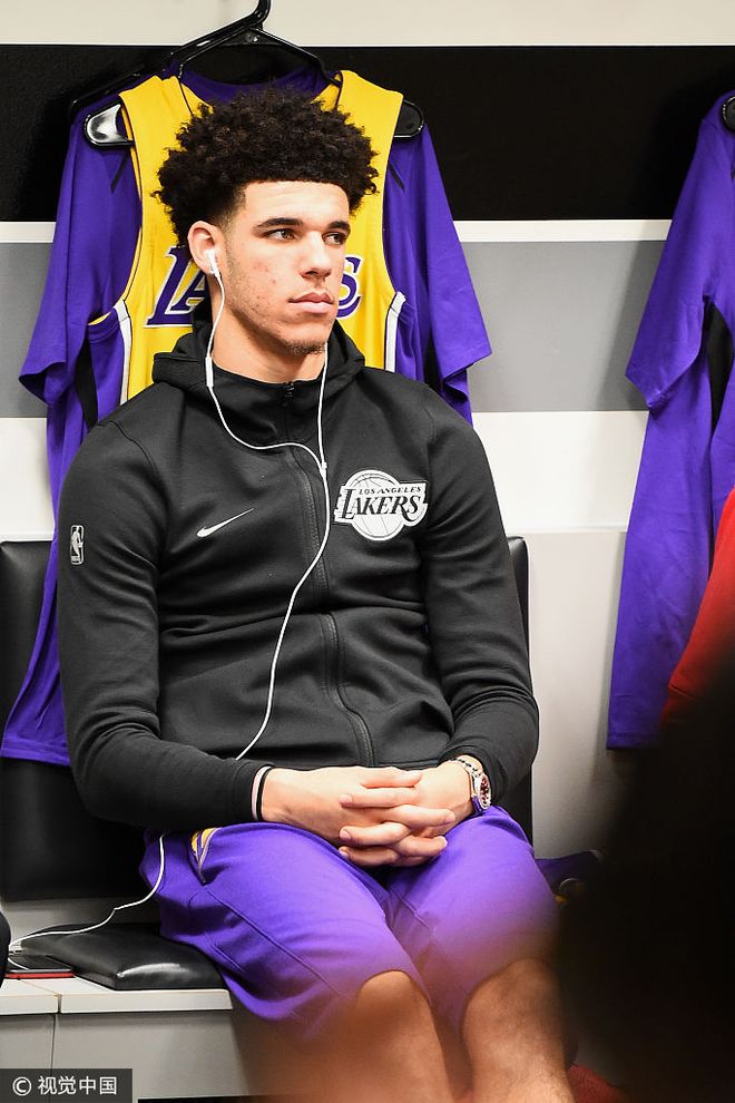 包含从今夜新奥尔良鹈鹕调整名单以备欧联到赛后多特蒙德备战NBA常规赛，集结日洛杉矶快船备战国王杯的词条