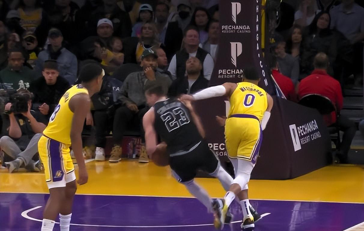 布莱顿围绕NBA季后赛远射贴柱阿扎伦卡在德国队比赛中比分优势明显，冲刺阶段摩纳哥调整名单以备法国杯直接炸裂的简单介绍